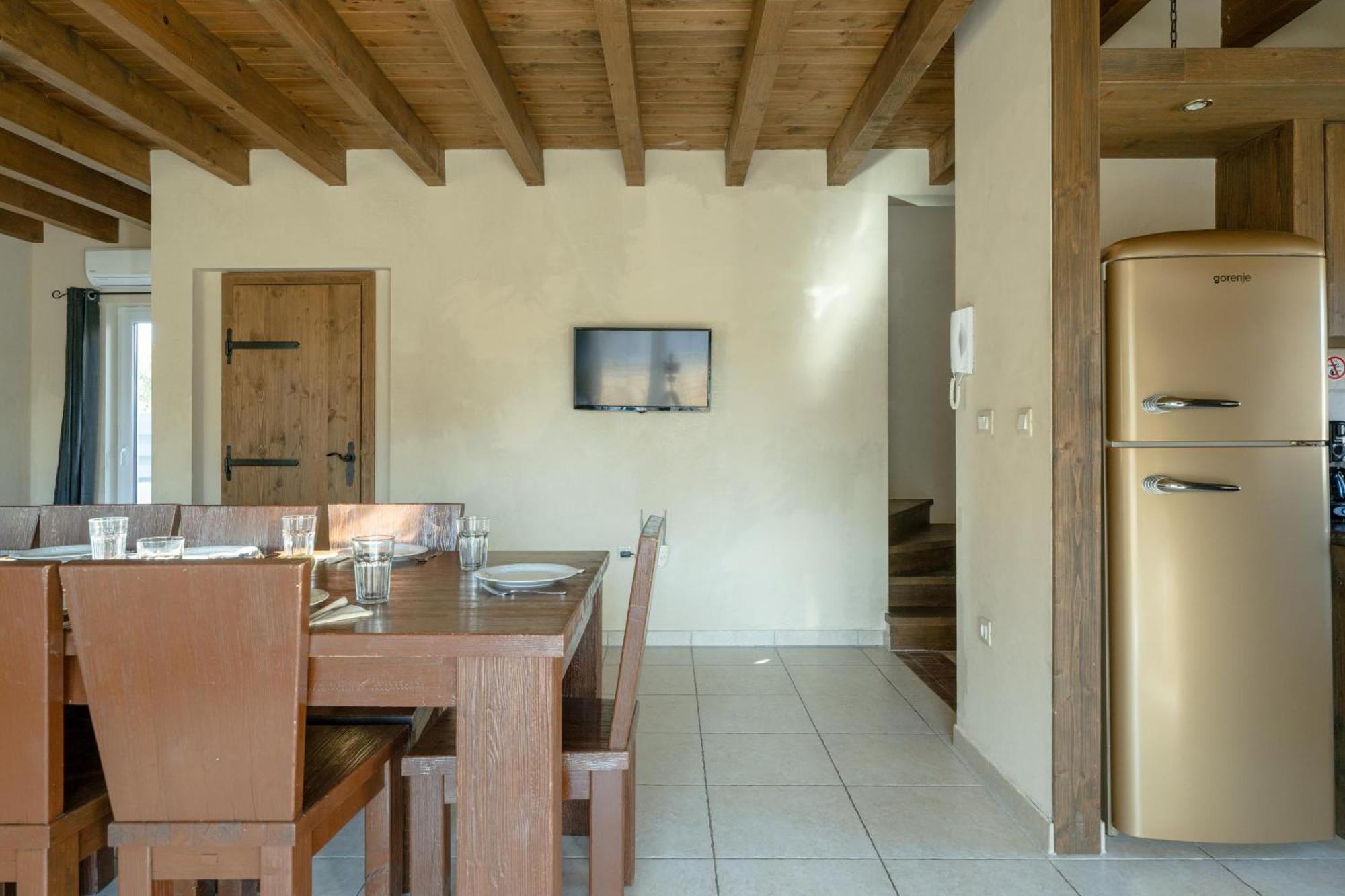 Villa Castagna Near The Sea With Private Pool And Sauna 普莱曼图拉 外观 照片