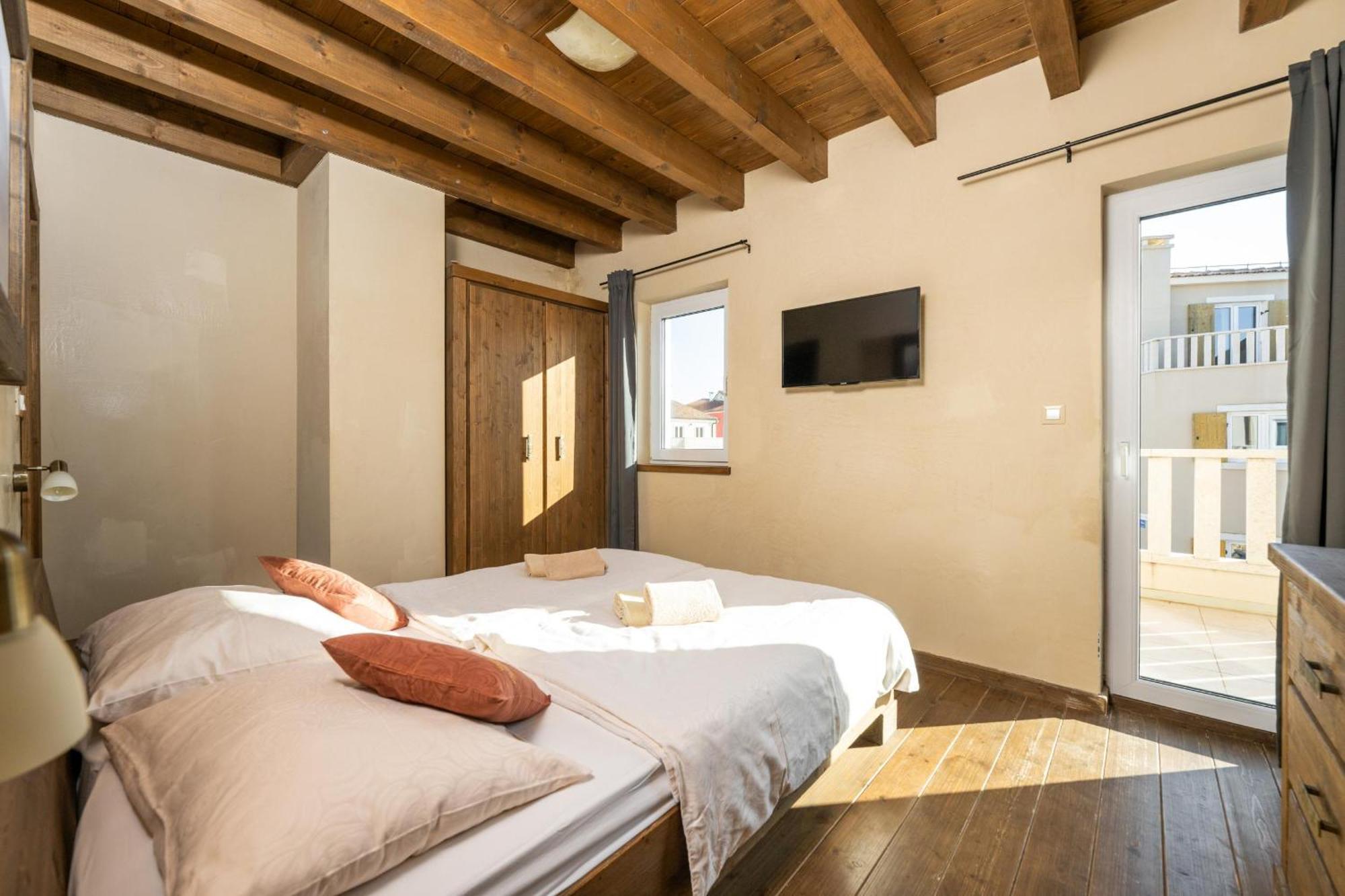Villa Castagna Near The Sea With Private Pool And Sauna 普莱曼图拉 外观 照片