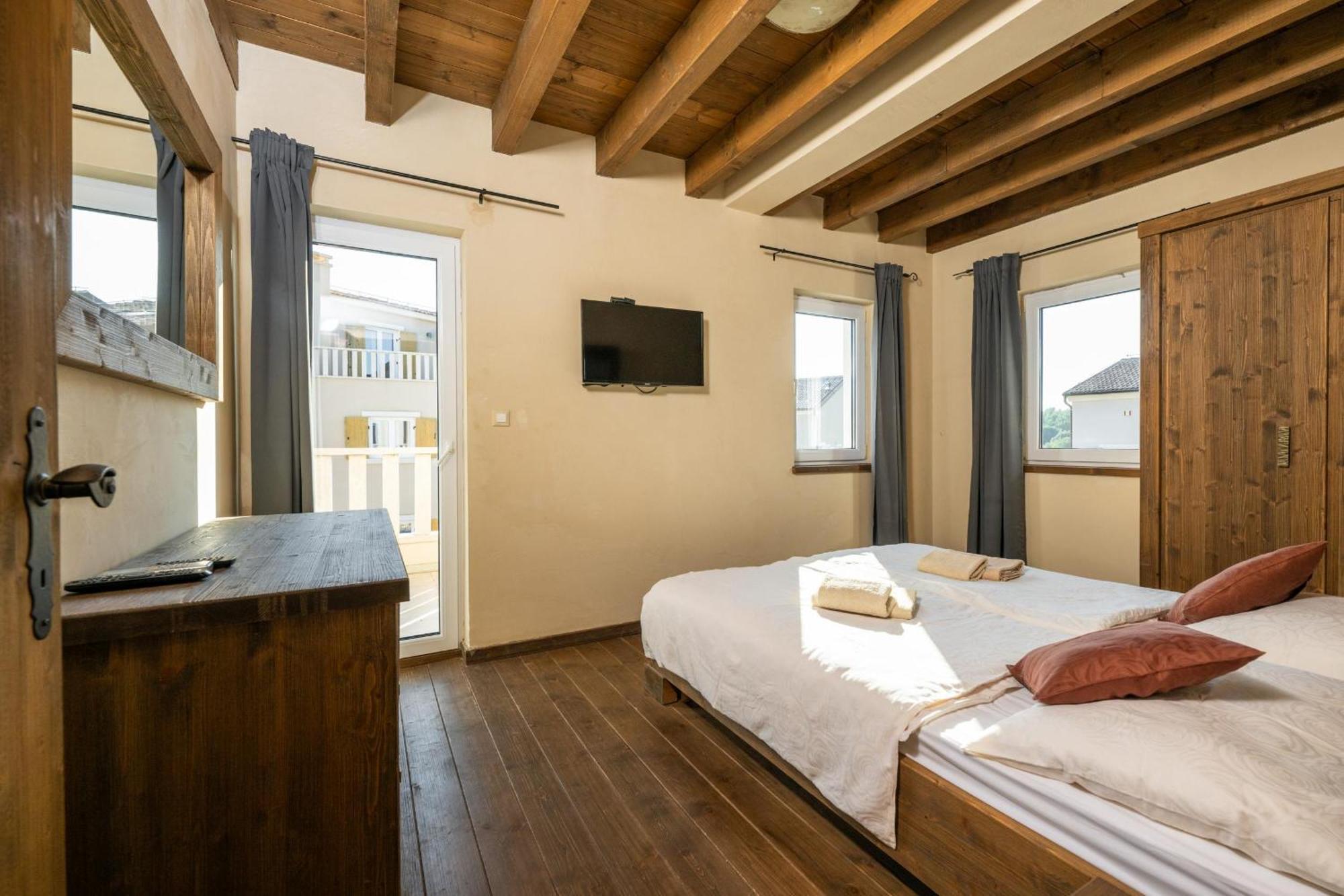 Villa Castagna Near The Sea With Private Pool And Sauna 普莱曼图拉 外观 照片