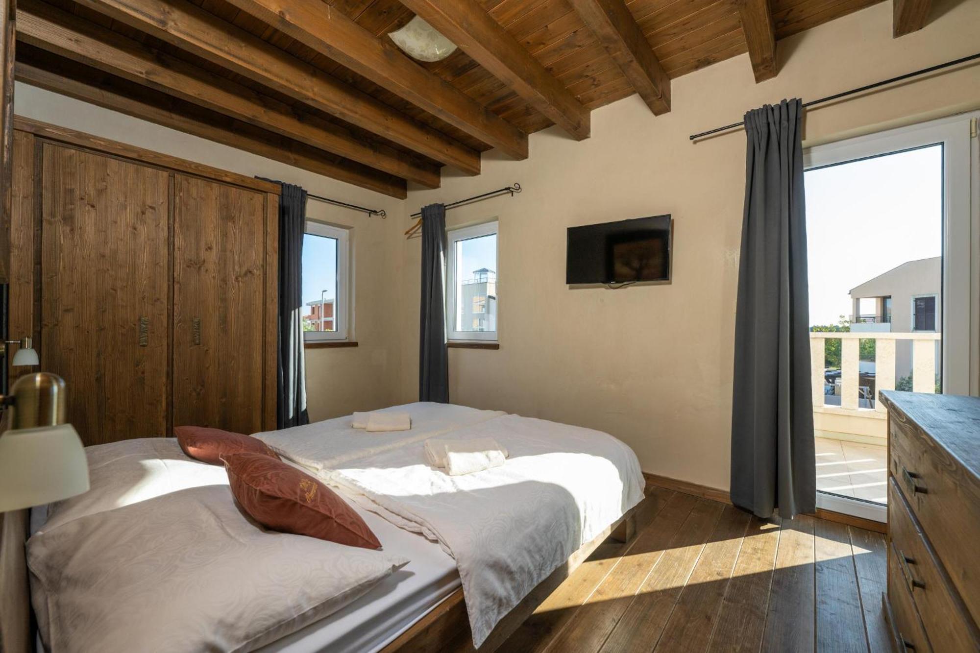 Villa Castagna Near The Sea With Private Pool And Sauna 普莱曼图拉 外观 照片