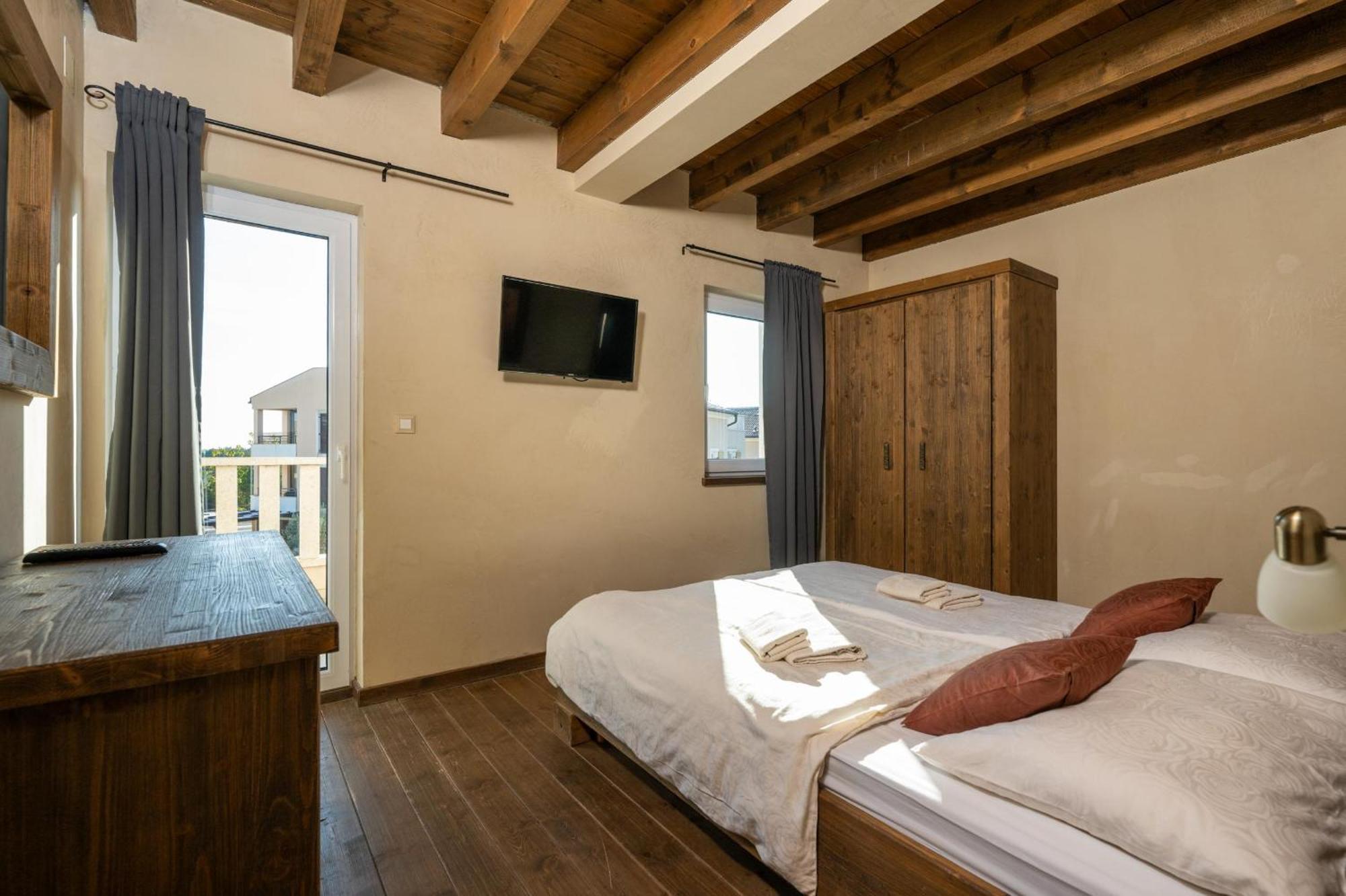 Villa Castagna Near The Sea With Private Pool And Sauna 普莱曼图拉 外观 照片