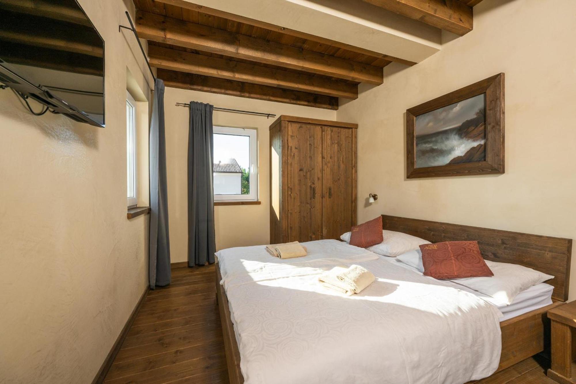 Villa Castagna Near The Sea With Private Pool And Sauna 普莱曼图拉 外观 照片