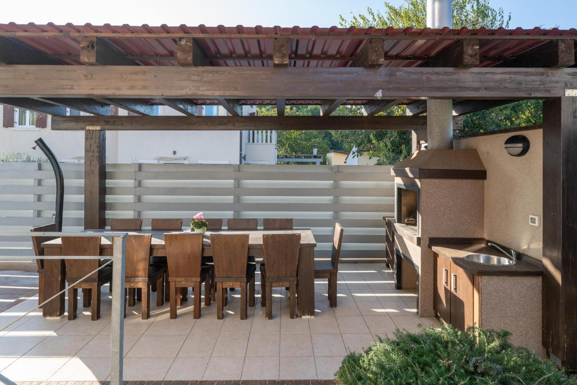 Villa Castagna Near The Sea With Private Pool And Sauna 普莱曼图拉 外观 照片